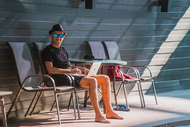 Best Side Hustles for Digital Nomads in 2025